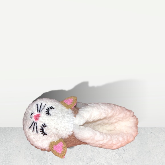 🆕NWT🎁Kids Fuzzy Kitty Slippers - Picture 3 of 15